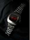 Customer picture of Hamilton Quartzo digital psr clássico americano (40,8 mm) display preto e vermelho / pulseira de aço inoxidável H52414130